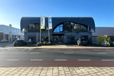 Vooraanzicht van het kantoor van Care IS vermogensbeheer in Volendam